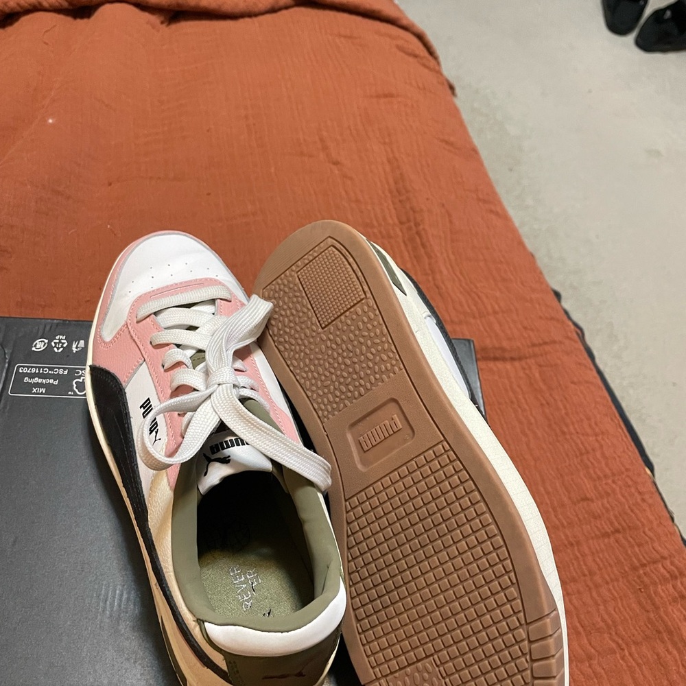 Puma Women's Sneakers in Pink, White, and Black - Picture 4 of 4